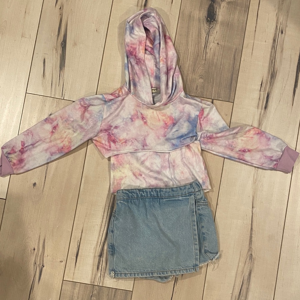 Pinko Pastel Tie-Dye Kids Hoodie with a top under and a jean skort cotton brand.